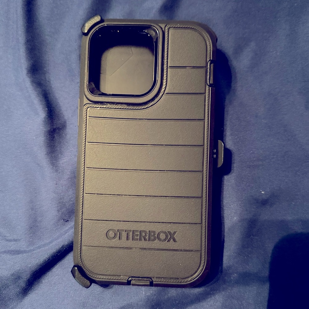 OtterBox Defender Series Case for IPhone 14 Pro Max